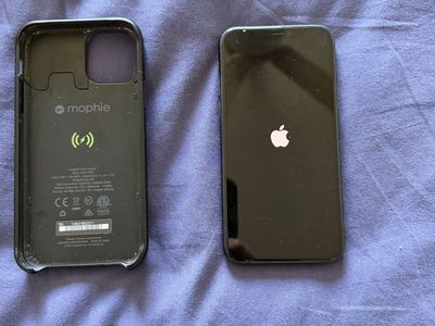 UNLOCKED IPHONE 11 PRO 256GB WITH MOPHIE CHARGING CASE