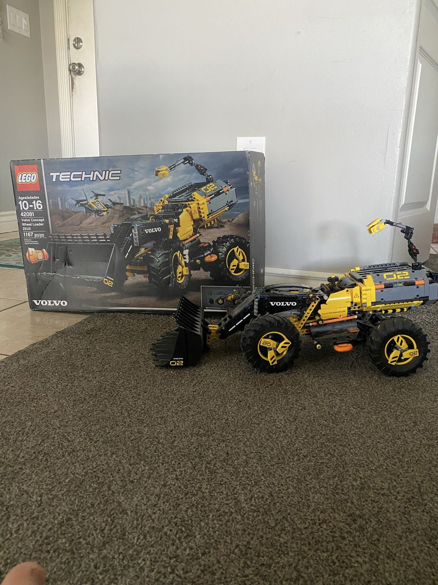 LEGO Technic 42081 Volvo Concept Wheel Loader w/ Instructions & Unused Stickers