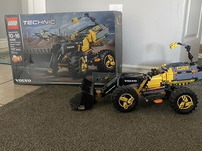 LEGO Technic 42081 Volvo Concept Wheel Loader w/ Instructions & Unused Stickers