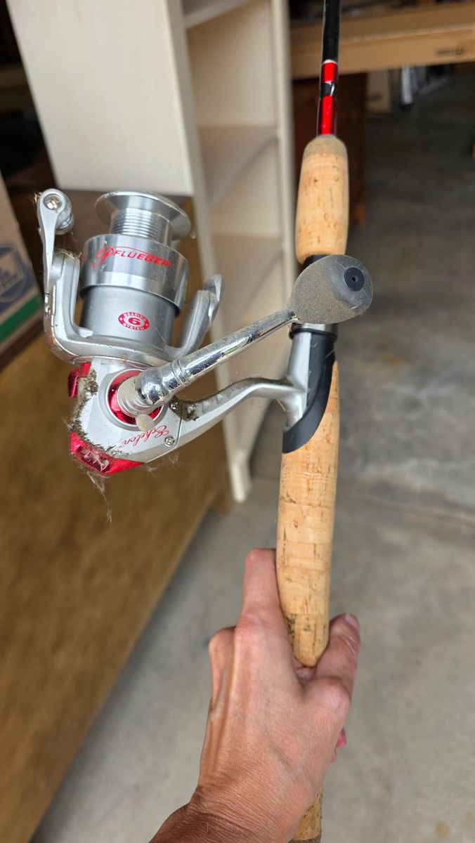 Pflueger Echelon IM-6 Graphite Spinning Fishing Rod & Reel Combo