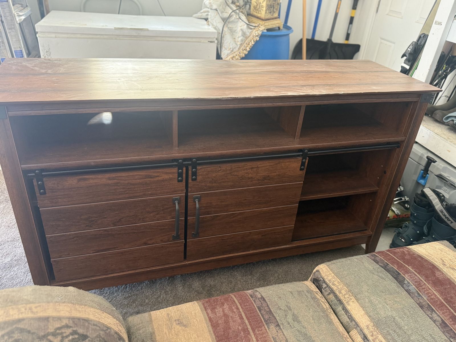 Entertainment/TV Stand