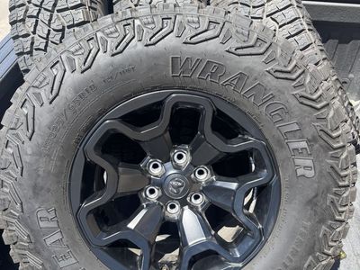 2025 Ram 1500 RHO OEM Wheels & Goodyear 35” Tires – Less Than 1,000 Miles