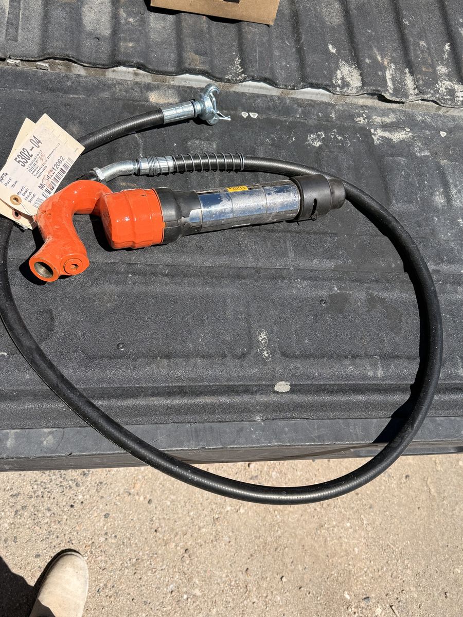 Concrete air chipping gun