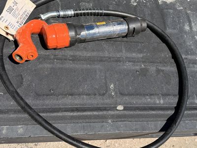 Concrete air chipping gun