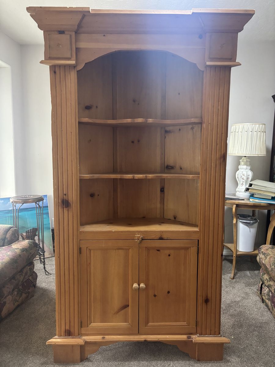Corner Hutch