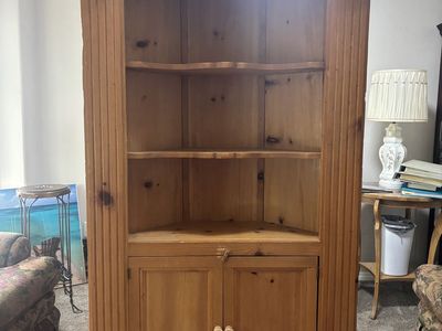 Corner Hutch