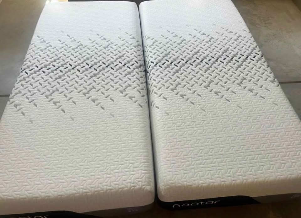 Nectar Luxe Hybrid Split King/2 Twin XLs - Like New!