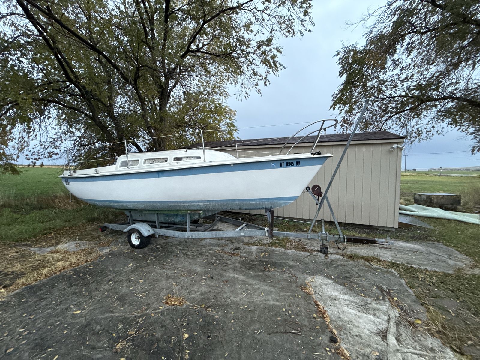 Sailboat - 24’ with Trailer and boom. Ready for Restoration