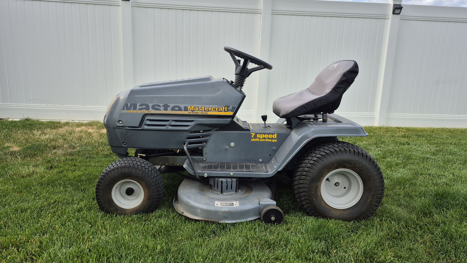 Mastercraft riding lawn mower (This riding lawnmower is made by MTD)