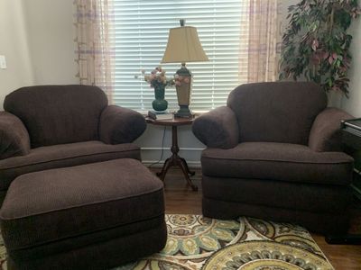 2 Accent Chairs with Ottoman