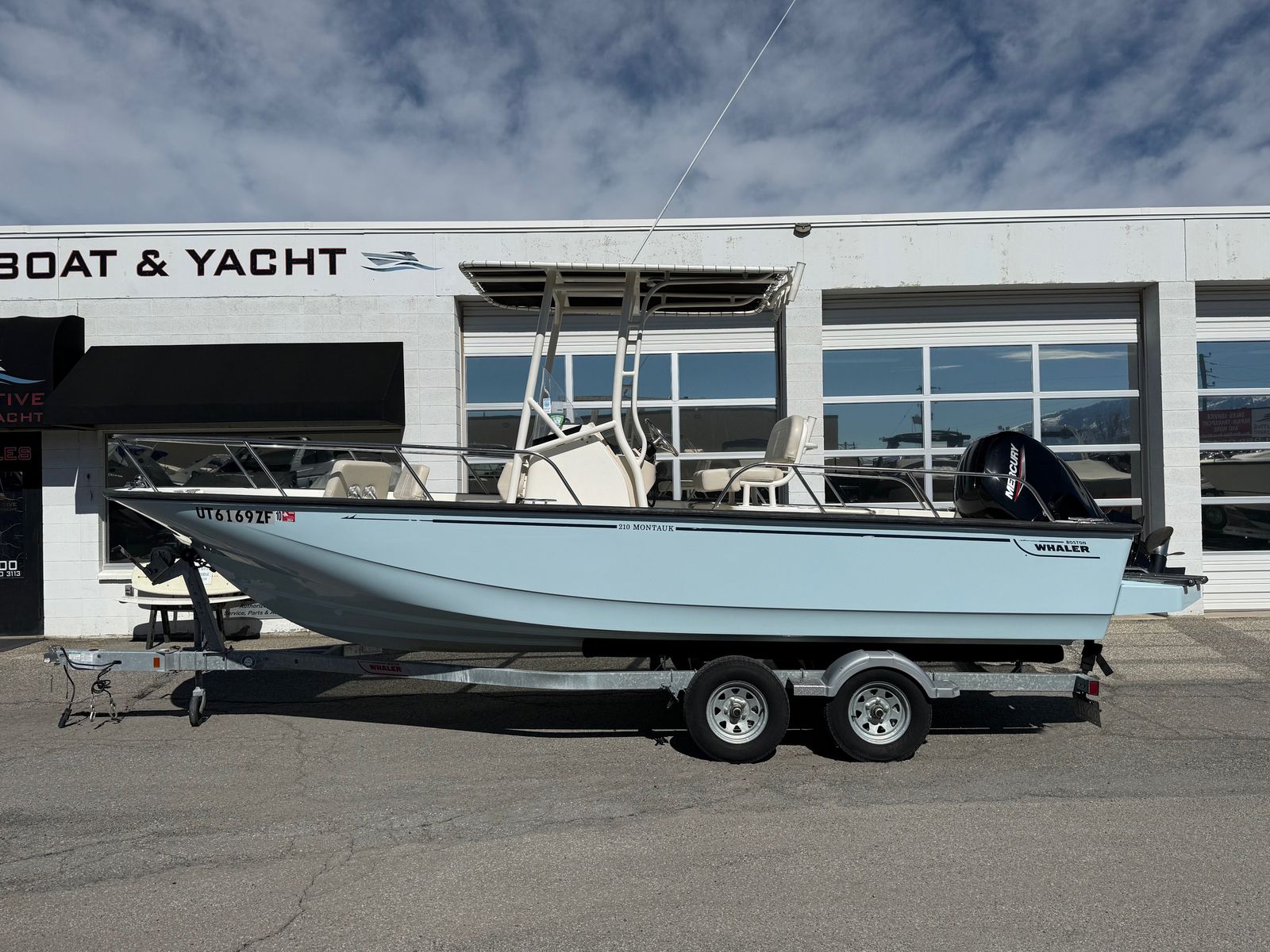 2021 21' Boston Whaler 210 Montauk
