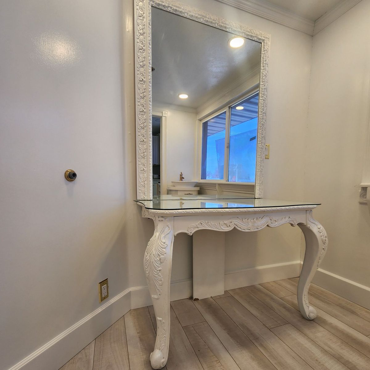 Beautiful.Custom-made,furniture 4 sale make offere