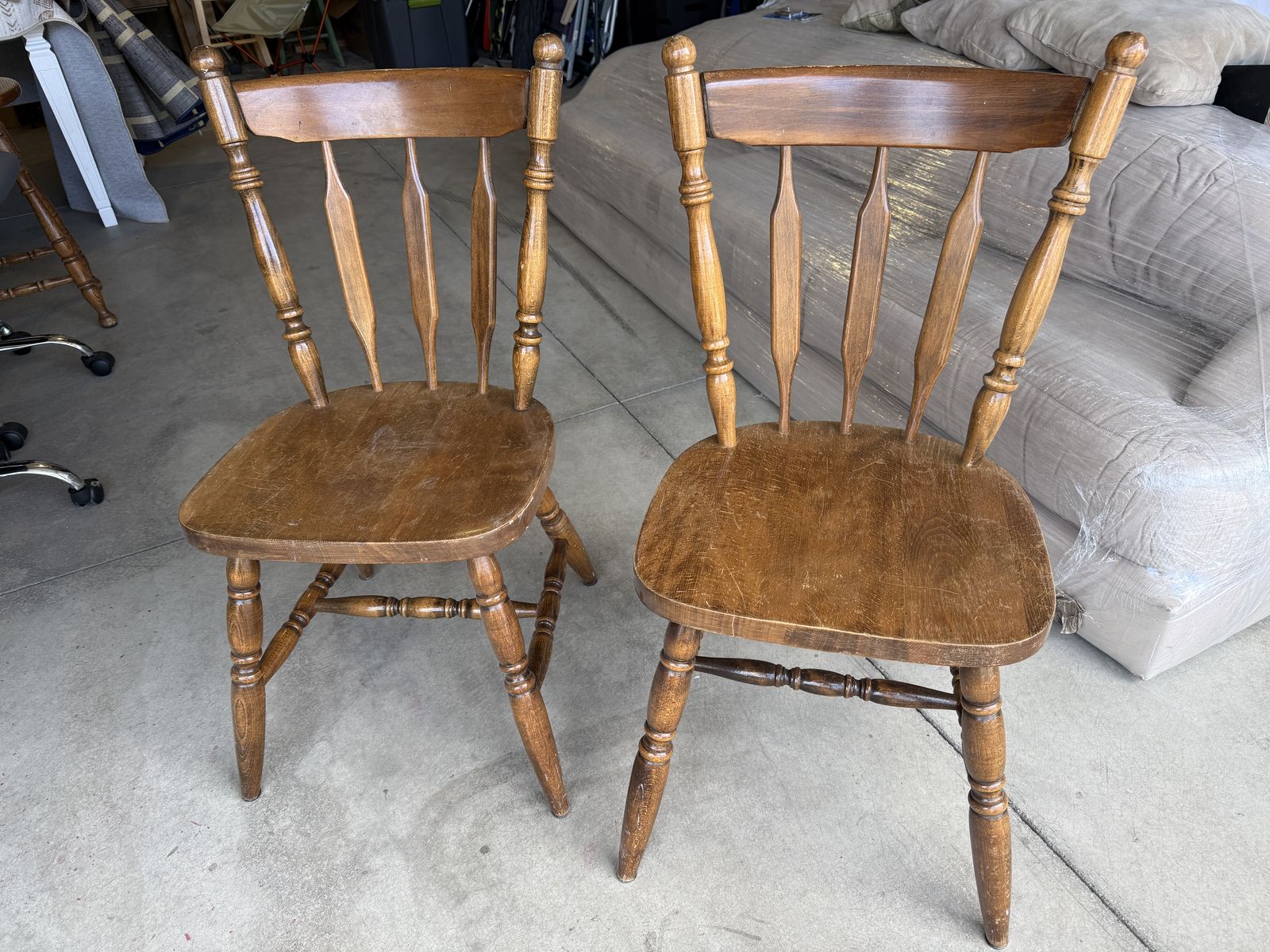 Pair of vintage 1980s solid-wood farmhouse/arrow-back dining chairs