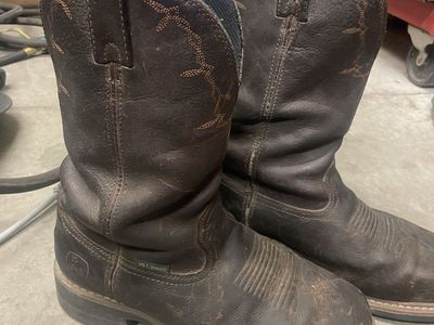 John Deere Men's 9.5 Steel Toe Insulated Met-Guard Brown Leather Cowboy Work Boots