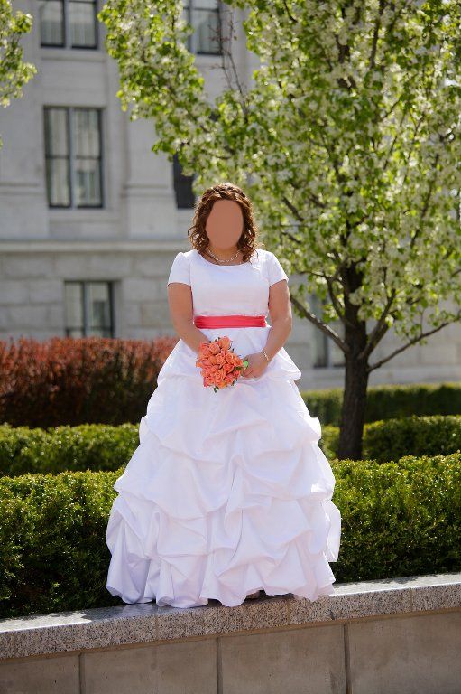 BEAUTIFUL WEDDING DRESS 