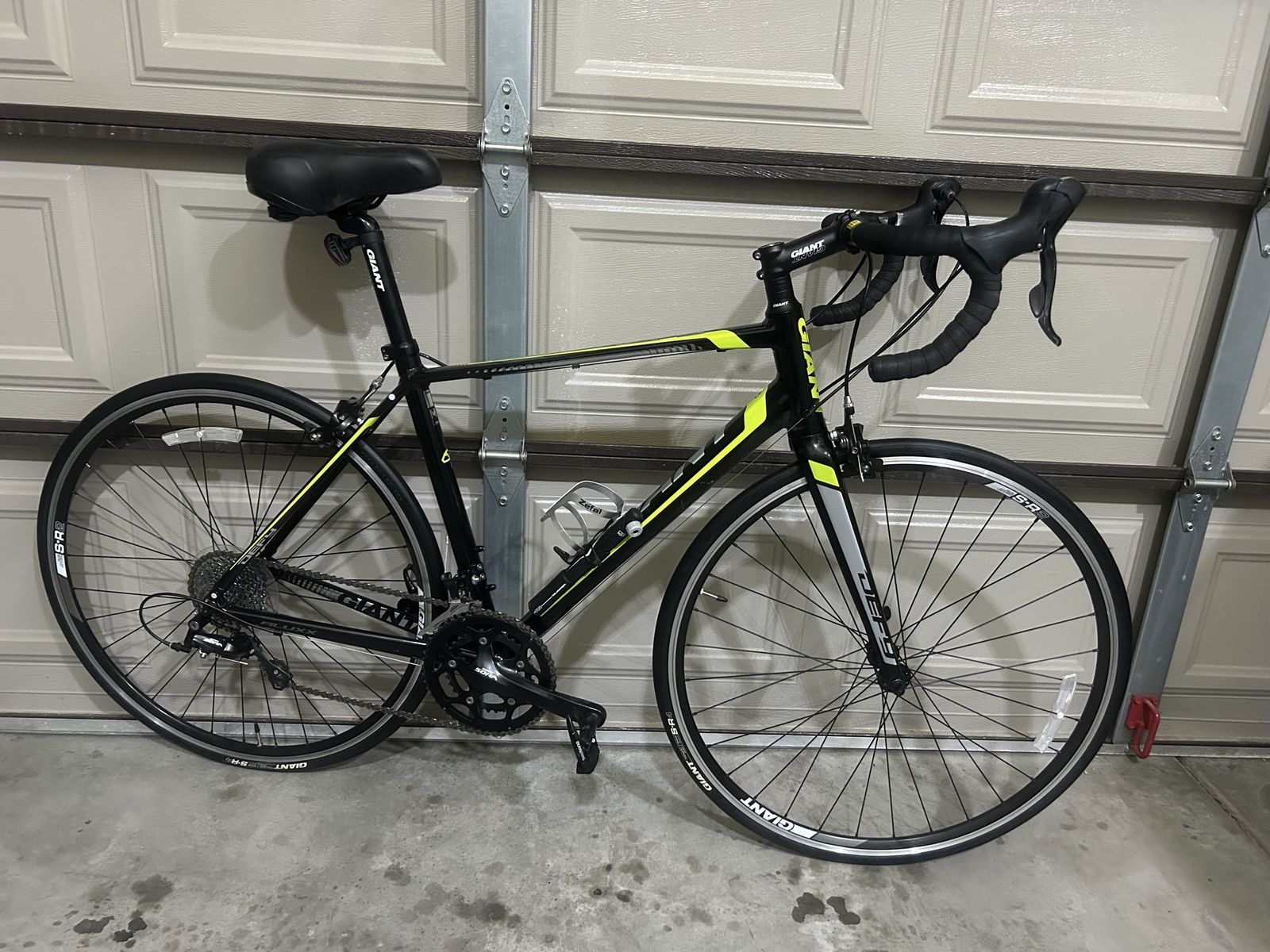 Giant Defy 3 - Road Bike - Medium