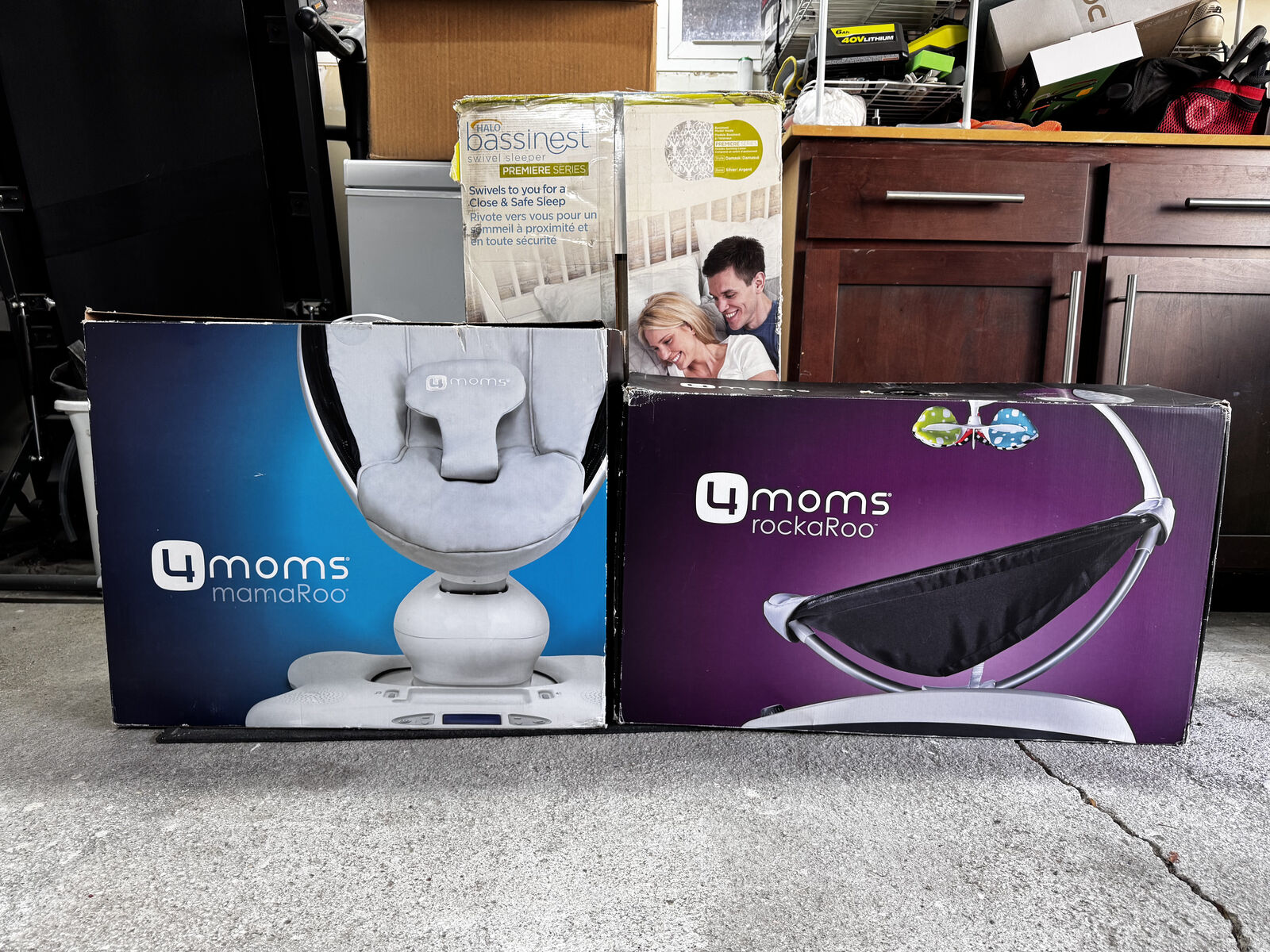Baby items - Halo Bassinest, Mamaroo & Rockaroo $35