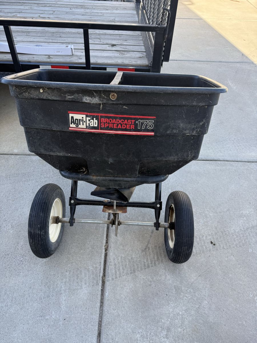 Pull behind fertilizer spreader