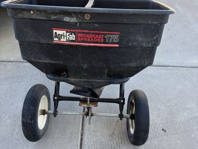 Pull behind fertilizer spreader