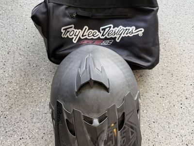 Troy Lee SE-3 Carbon Moto Helmet