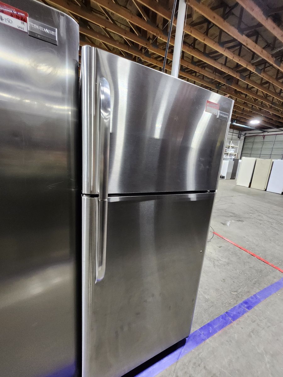 GREAT FRIGIDAIRE STAINLESS STEEL TOP AND BOTTOM FRIDGE! W-WARRANTY