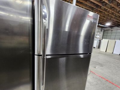 GREAT FRIGIDAIRE STAINLESS STEEL TOP AND BOTTOM FRIDGE! W-WARRANTY