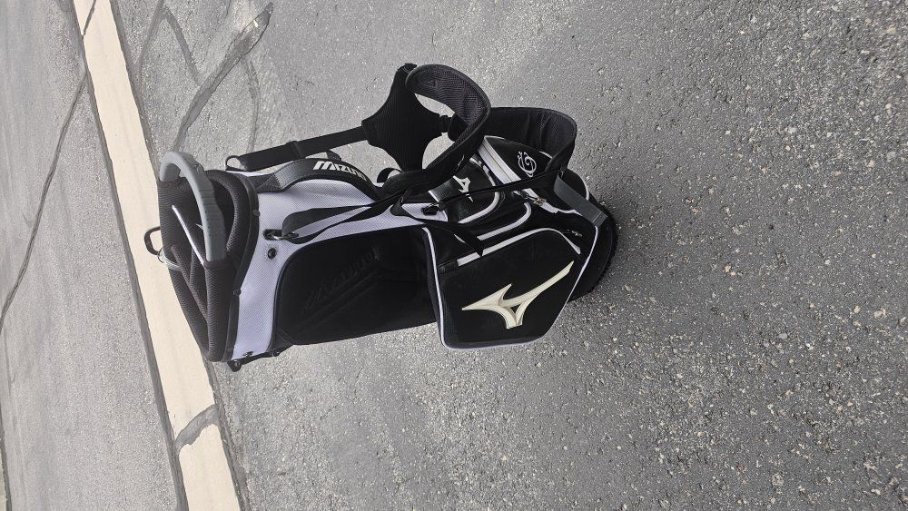 Mizuno Stand Golf bag with straps