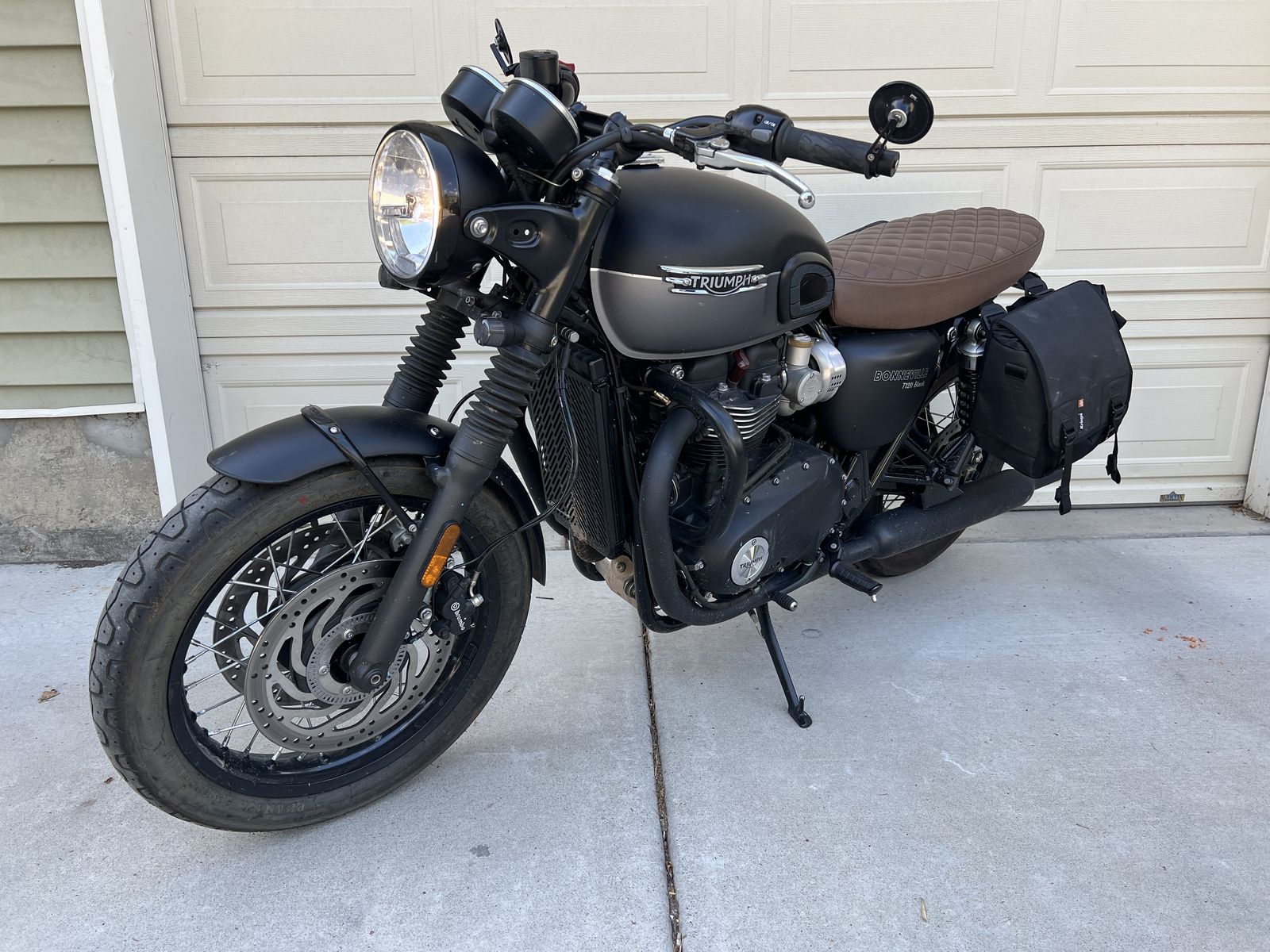 2022 Triumph Bonneville T120 Black