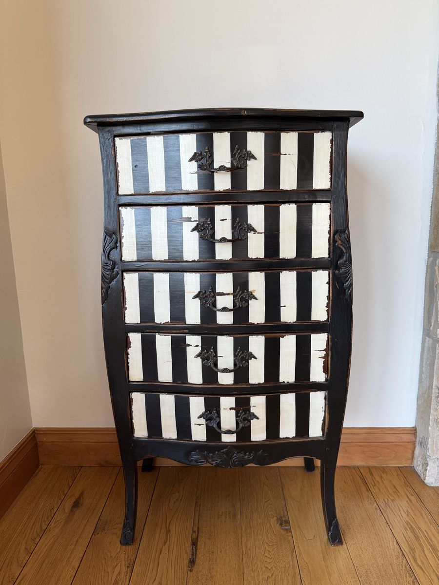 Boutique Dresser