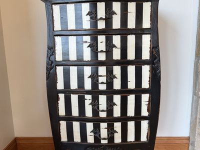 Boutique Dresser