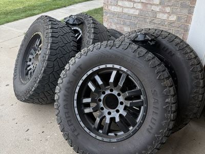 20x10 fuel wheels on 37 inch tires 8x170 Ford