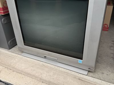 Sharp X-Flat 32" CRT TV (Model 32F543 E) Silver Retro Gaming Television