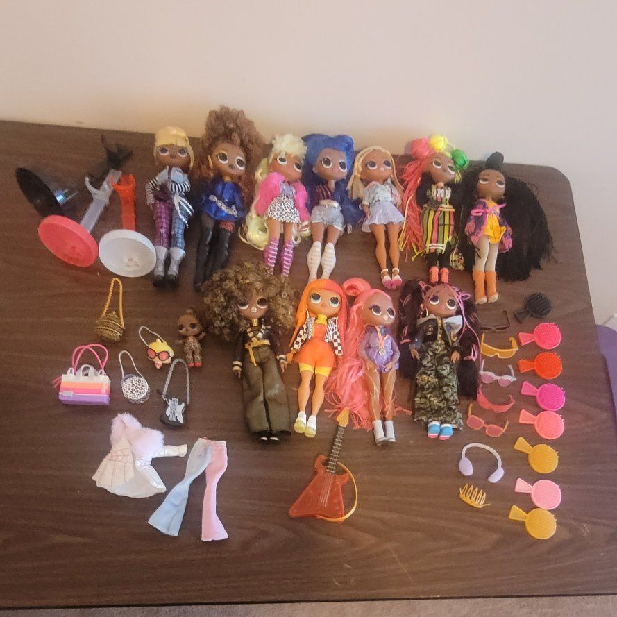 Lot of LOL dolls and accessories