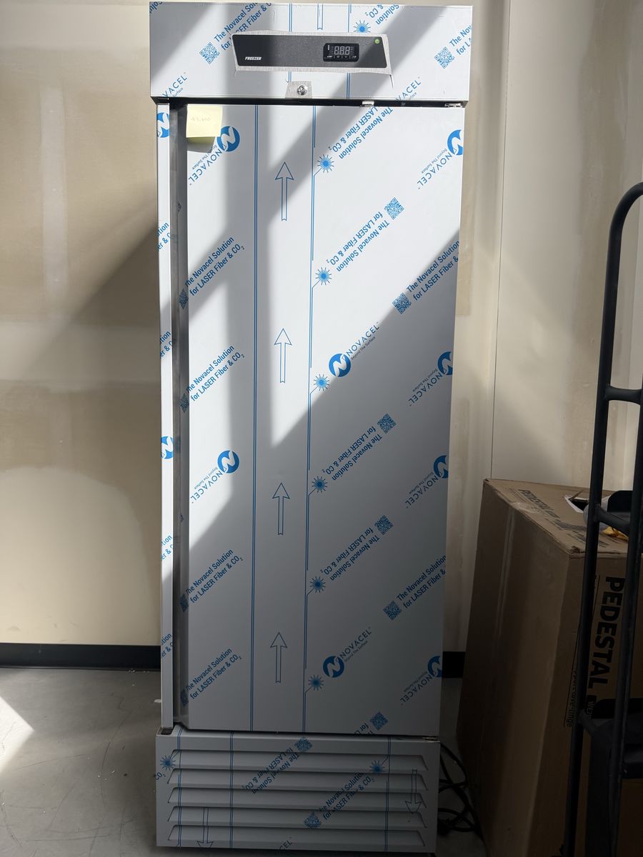 New Scratch and Dent Comercial Kutano Freezer