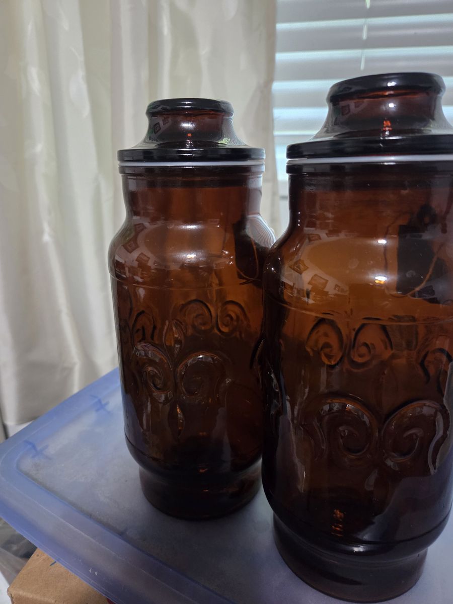 Vintage Borden Cremora amber glass canister with matching lid removable lids