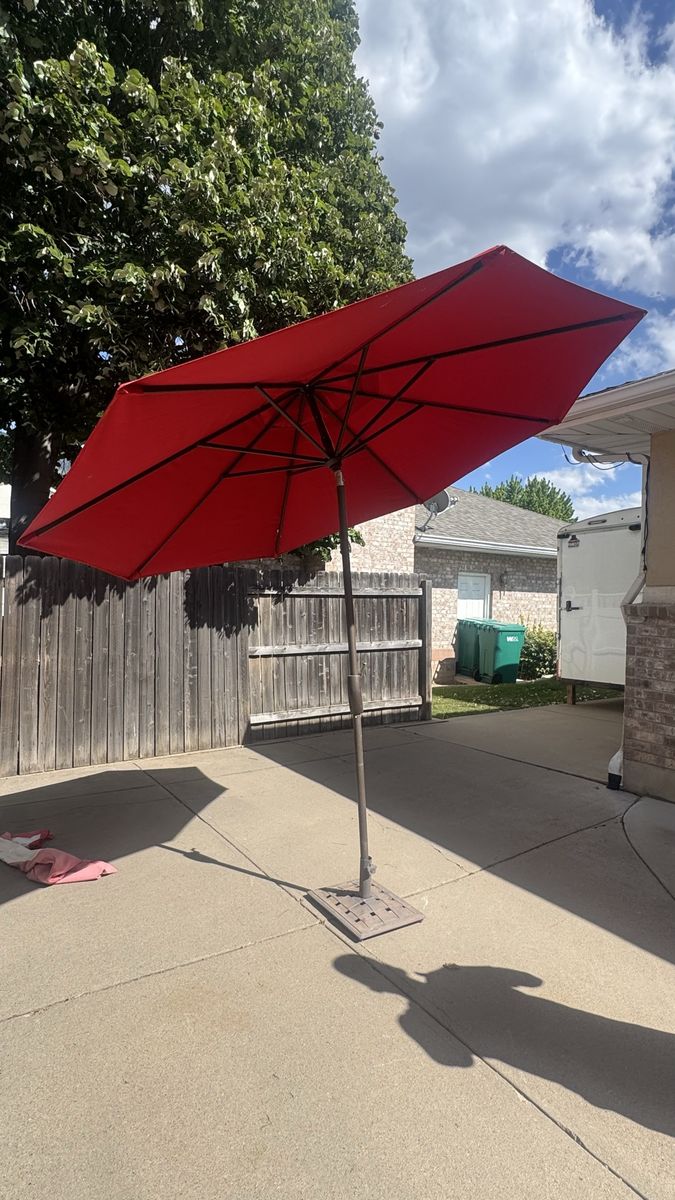 10’ Patio Umbrella with stand