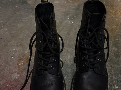 Womens Doc Martins Boots, Sz 7