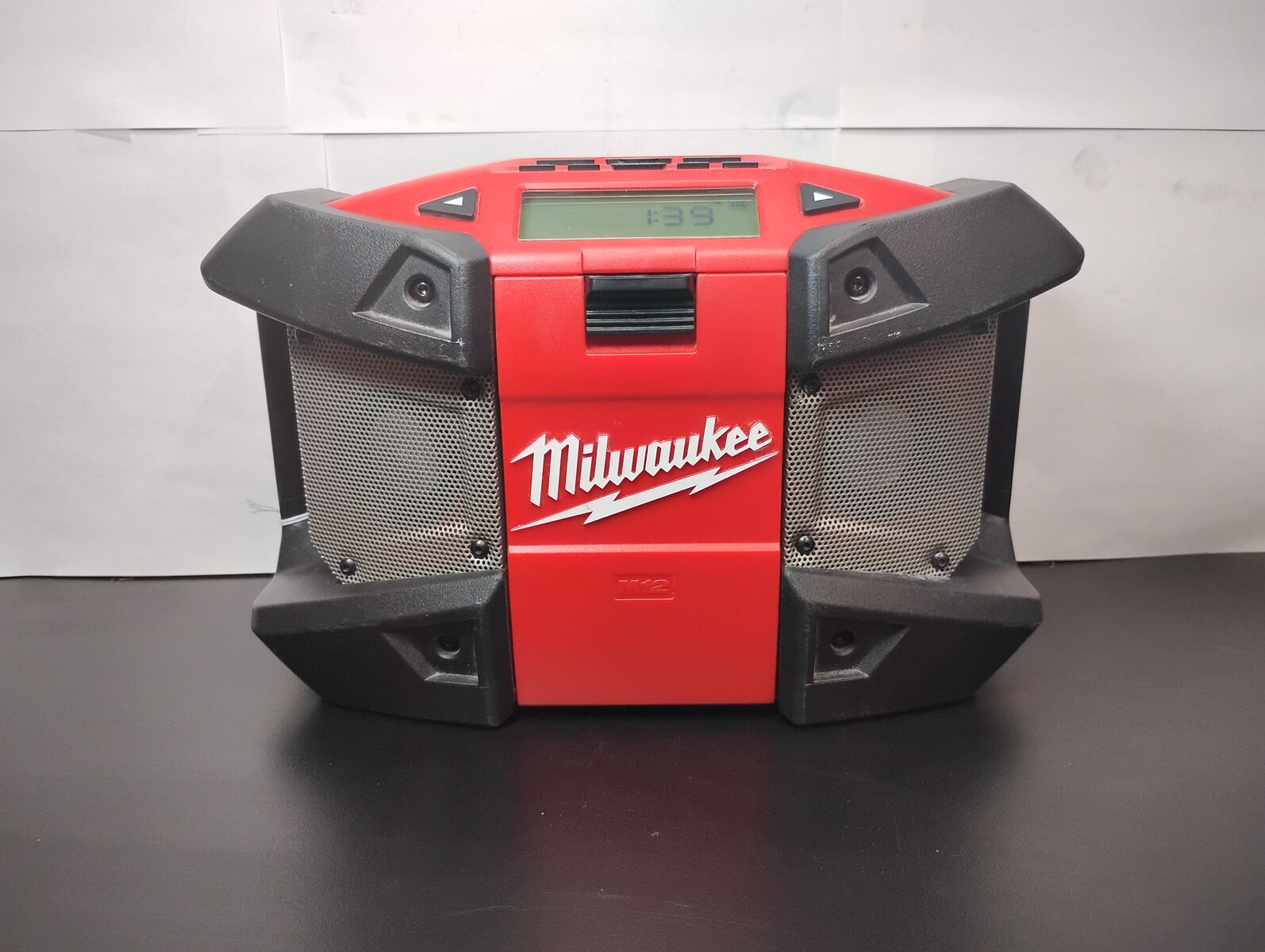 MILWAUKEE M12 Cordless Radio / Bluetooth Speaker