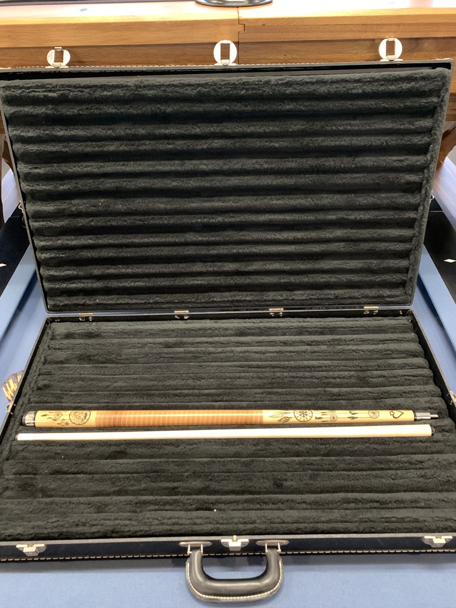 Vintage Pool Cue Case/Display
