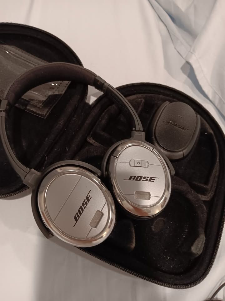 Over-Ear Headphones with Carrying Case (Used) -  Bose QuietComfort 3 QC3