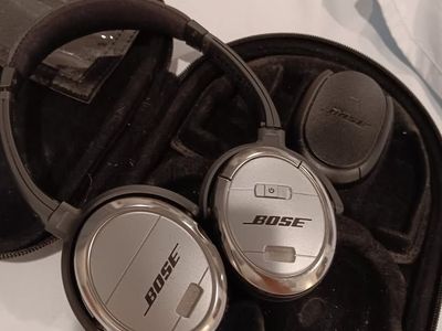 Over-Ear Headphones with Carrying Case (Used) - Bose QuietComfort 3 QC3