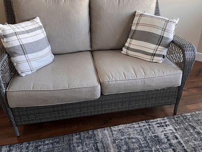 Cozy 2-Seat Wicker Loveseat with Grey Cushions - Perfect for Patio or Sunroom