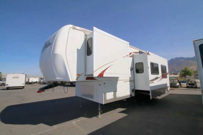 2007 Heartland Cyclone 3795 Toy Hauler – Onan Generator