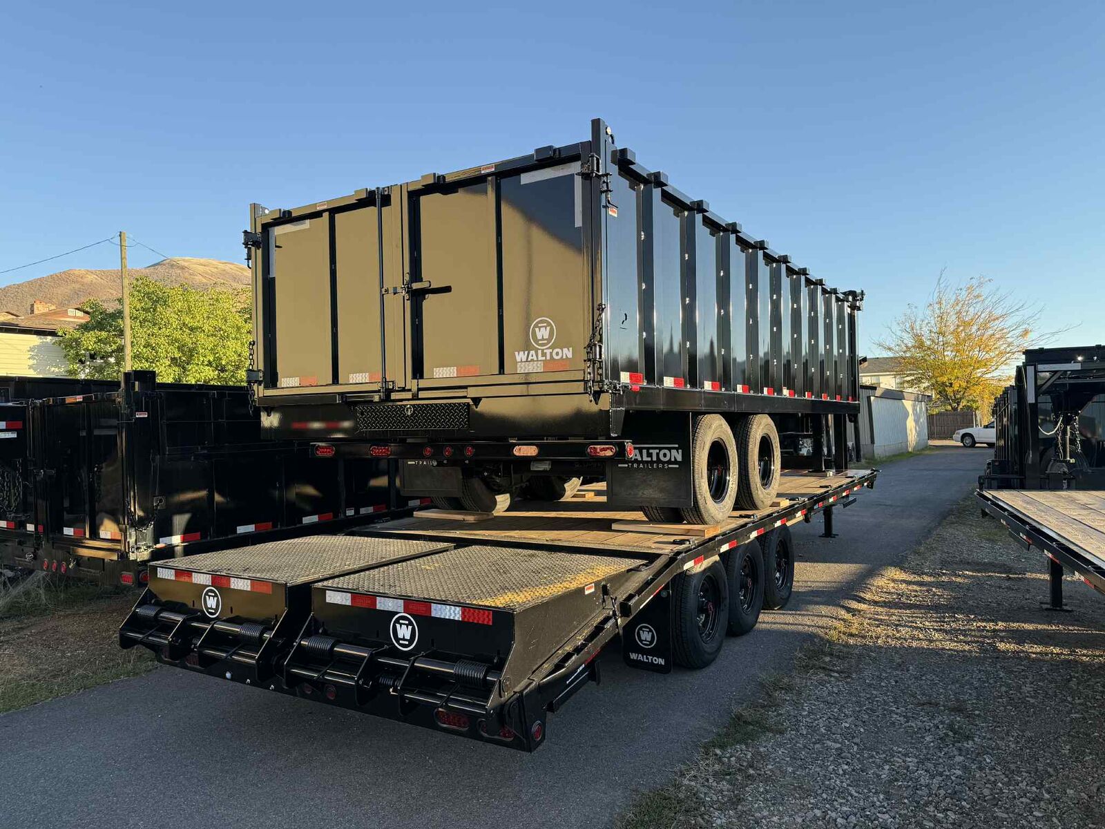 Spring Clerance Sale 2025 Walton deck over dump 20 ft goose neck Heavy Duty dully  25,900 gvw trailer optioned with tall wall