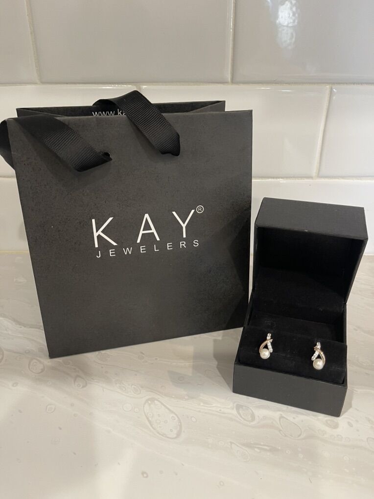Pair of Beautiful Kay Jewelers Earrings