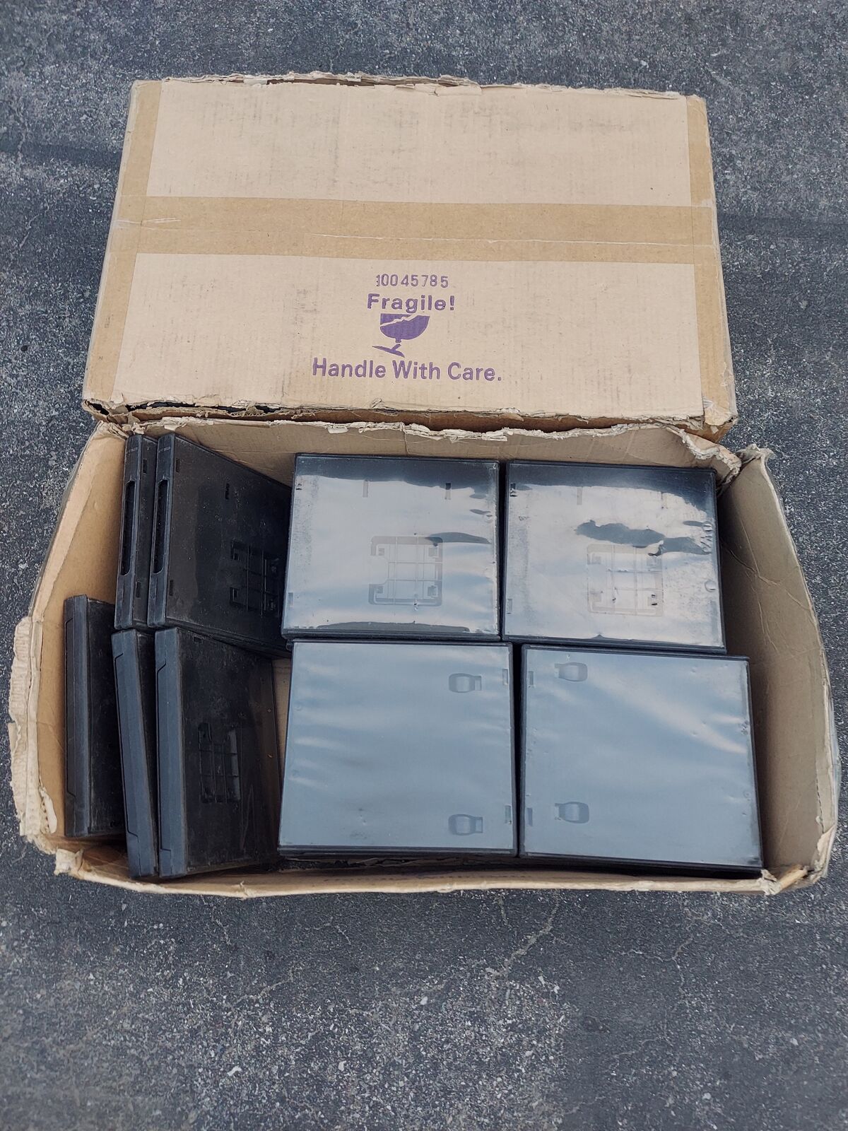 Lot of 2 Boxes 79 pcs of Nintendo ds game case