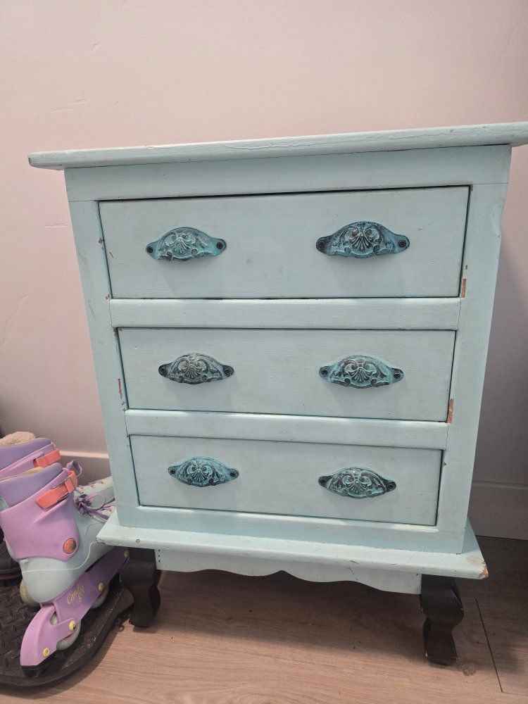 Small chest of drawers