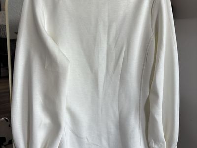 White longsleeve top