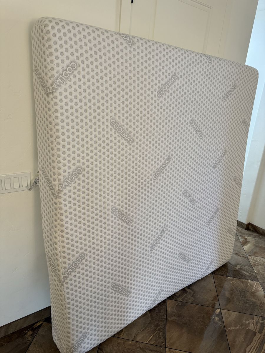 Coolmax White Pattern Mattress king size like new $90