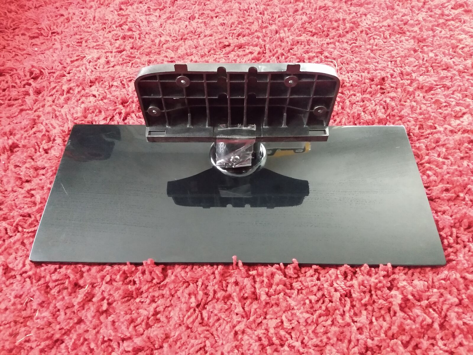 Samsung TV stand with 4 screws